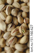Vertical video. Roasted pistachios nuts rotating. Стоковое видео, видеограф Маргарита Кирьякова / Фотобанк Лори