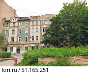 Старинный жилой дом в Подсосенском переулке д. 7 стр 4. Редакционное фото, фотограф Мария Сергеева / Фотобанк Лори