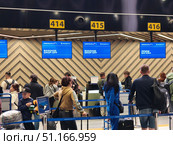 Стойки регистрации и сдачи багажа в аэропорту Шереметьево. Редакционное фото, фотограф Мария Сергеева / Фотобанк Лори