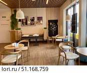 Teboil Café на АЗС Teboil, интерьер кафе. Трасса А-289, новое направление, Славянский район, Краснодарский край, Россия. Редакционное фото, фотограф Щеголева Ольга / Фотобанк Лори