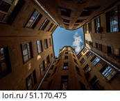 Двор на Петроградке. Стоковое фото, фотограф Сергей Гратулевич / Фотобанк Лори