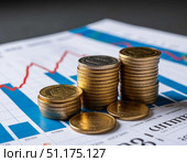 Столбики монет на фоне котировочных графиков (биржевые графики) Стоковое AI-изображение, AI-художник Владислав Дельдюгинов / Фотобанк Лори