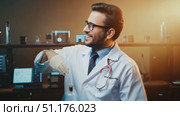 A scientist shares his enthusiasm for groundbreaking health research while working in the laboratory. Стоковое AI-видео, аниматор Данила Большаков / Фотобанк Лори