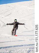 Sheregesh, Russia, 7 January 2017, Snowboarder skier sliding down snowy slope. Редакционное фото, фотограф Spirit River / Фотобанк Лори