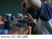 Small child draws with paints on white paper. Стоковое фото, фотограф Маргарита Кирьякова / Фотобанк Лори