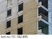 Installation of external wall thermal insulation with rock wool. Exterior passive house wall heat insulation with mineral wool. Insulation facade of multistory residential building. Energy efficiency. Стоковое фото, фотограф Данила Большаков / Фотобанк Лори