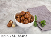 Sweet macadamia nut in the bowl. Стоковое фото, фотограф Андрей Старостин / Фотобанк Лори