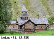 Деревянная церковь в тематическом парке Тобол. Редакционное фото, фотограф Александр Тараканов / Фотобанк Лори