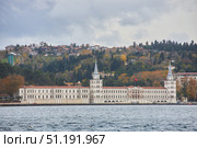ISTANBUL, TURKEY - NOVEMBER 23, 2021: Kuleli Military Lyceum. The Asian side of the city. View from the Bosphorus Strait. Редакционное фото, фотограф Наталия Кирсанова / Фотобанк Лори