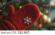 Cozy red mitten with snowflake design, surrounded by festive holiday decorations and warm lights. Стоковое AI-видео, аниматор Данил Руденко / Фотобанк Лори