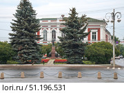 Памятник Ленину на Соборной площади во Владимире. Золотое кольцо России. Редакционное фото, фотограф Елена Коромыслова / Фотобанк Лори