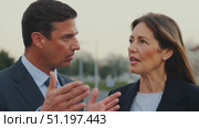 Two political figures engage in a lively conversation about public policy in an outdoor setting, showcasing their viewpoints and dynamics. Стоковое AI-видео, аниматор Данила Большаков / Фотобанк Лори