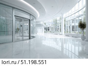 Empty corridor in modern Hospital ICU blurred background. Blur defocused interior of modern clinic. Abstract defocused corridor of medical centre, laboratory, lab. Healthcare and medicine concept. Стоковое фото, фотограф Марина Демидюк / Фотобанк Лори