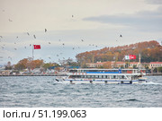 ISTANBUL, TURKEY - NOVEMBER 25, 2021: A ship sails along the Golden Horn Bay. Редакционное фото, фотограф Наталия Кирсанова / Фотобанк Лори