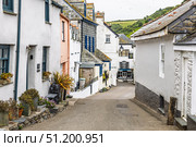 Cobbled Lane and Historic Fishermen Cottages in Cornwall. Port Isaac, UK, 4 July 2024. Редакционное фото, фотограф Zydrius Tartenis / Фотобанк Лори
