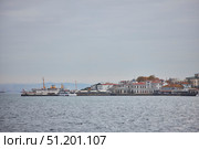 ISTANBUL, TURKEY - NOVEMBER 26, 2021: Building on the Princes' Islands, view from the ship. The Sea of Marmara. Редакционное фото, фотограф Наталия Кирсанова / Фотобанк Лори