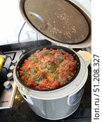 Electric rice cooker with cooked stuffed peppers and beef on kitchen counter. Стоковое фото, фотограф Анастасия Золотницкая / Фотобанк Лори