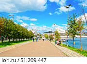 Набережная озера Нижний Кабан. Город Казань (2024 год). Редакционное фото, фотограф Макаров Алексей / Фотобанк Лори