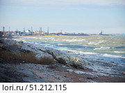 Makhachkala, Russia. - January 04, 2024: The shore of the Caspian Sea on the outskirts of the city. Редакционное фото, фотограф Наталия Кирсанова / Фотобанк Лори