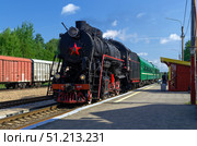 Советский паровоз серии L (L5248) прибывает на станцию Куженкино Тверская область. 2025 год. Редакционное фото, фотограф Дмитрий Мельников / Фотобанк Лори
