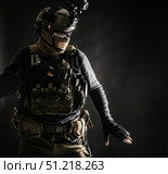 Special operations fighter wearing helmet with thermal imager, carefully moving with caution in the darkness. Oleg Zabielin / Stocktrek Images/TASS. Стоковое фото, агентство ТАСС / Фотобанк Лори
