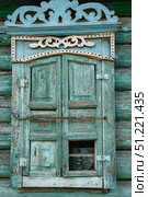 Old wooden shutters on the windows, carved platbands. Стоковое фото, фотограф Андреева Тамара Викторовна / Фотобанк Лори