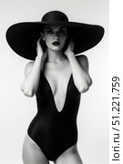 Beautiful fashion model in swimsuit and hat posing on studio background, black and white. Стоковое AI-изображение, AI-художник Станислав Тарко / Фотобанк Лори