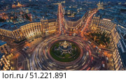 Moscow's triumphal square glowing with architectural illumination, central fountain sparkling, car light trails weaving dynamic patterns across darkening urban landscape. Стоковое AI-видео, аниматор Юрий Поздников / Фотобанк Лори