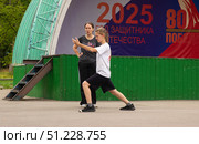 Урок по самообороне женщин на свежем воздухе. Редакционное фото, фотограф Евгений Будюкин / Фотобанк Лори