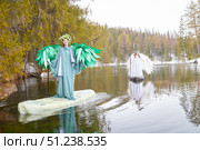Girls in white and green dresses embody the meeting of winter and spring on a serene lake. Стоковое фото, фотограф Кривошеина Елена Леонидовна / Фотобанк Лори