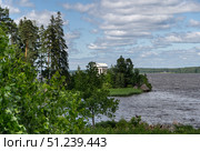Antique Neptune pavilion on cape. Monrepos Park, rocky landscape park. Стоковое фото, фотограф Мария Паина / Фотобанк Лори