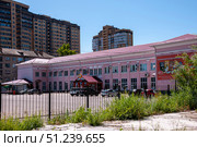 Voronezh, Russia, July 10, 2025: The bus station building on Moskovsky Prospekt in summer. Редакционное фото, фотограф Катерина Белякина / Фотобанк Лори