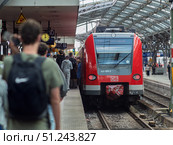 S-Bahn 12 Departing for Messe from Cologne Central Station. Редакционное фото, фотограф Sergakoff / Фотобанк Лори