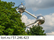 Atomium Landmark Modernist Building in Brussels, Belgium. Редакционное фото, фотограф Максим Забаровский / Фотобанк Лори