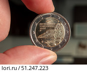 Close-up of Commemorative Two Euro Coin from Mecklenburg-Vorpommern Held Between Fingers. Стоковое фото, фотограф Sergakoff / Фотобанк Лори