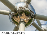 Atomium Landmark Modernist Building in Brussels, Belgium. Редакционное фото, фотограф Максим Забаровский / Фотобанк Лори