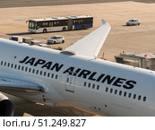 Japan Airlines Aircraft at Frankfurt Airport Terminal Building. Редакционное фото, фотограф Sergakoff / Фотобанк Лори