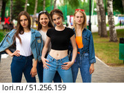 Four schoolgirls in summer park. Стоковое фото, фотограф Андрей Аркуша / Фотобанк Лори
