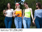 Four happy schoolgirls walking in summer park. Стоковое фото, фотограф Андрей Аркуша / Фотобанк Лори