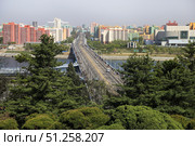 Мост через реку Тэдонган в Пхеньяне, Северная Корея. Стоковое фото, фотограф Римма Тельнова / Фотобанк Лори