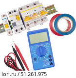 Цифровой мультиметр и автоматический электрический выключатель. Digital multimeter and circuit breakers with wires. Стоковое фото, фотограф Татьяна Д / Фотобанк Лори