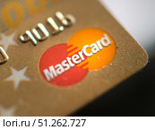 MasterCard Credit Card Close-Up Detail Image (2018 год). Редакционное фото, фотограф Sergakoff / Фотобанк Лори