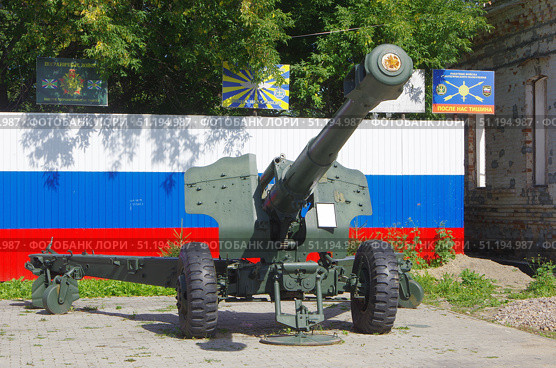 152-мм пушка-гаубица Д-20, Аллея Боевой Славы, город Катайск, Курганская область, Россия. Редакционное фото, фотограф Алексей Иванов / Фотобанк Лори