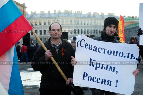 18 марта 2014, Конюшенная площадь, Санкт-Петербург, Россия: Митинг, посвящённый присоединению Крыма и Севастополя к России. Редакционное фото, фотограф Светлана Кудрина / Фотобанк Лори