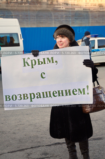 18 марта 2014, Конюшенная площадь, Санкт-Петербург, Россия: Митинг, посвящённый присоединению Крыма и Севастополя к России. Редакционное фото, фотограф Светлана Кудрина / Фотобанк Лори