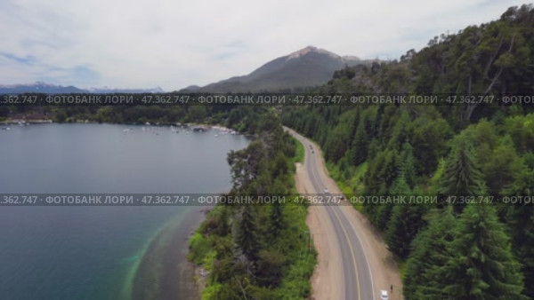 4K видео с дрона: шоссе Рута де Лос Сьете Лагос в Аргентине летом. Стоковое видео, видеограф Александр Сейгаров / Фотобанк Лори