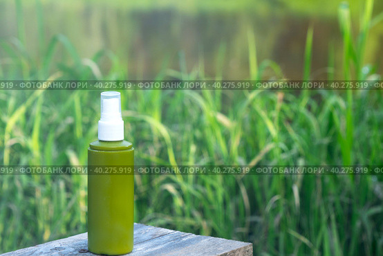A bottle of spray repellent against blood-sucking insects, mosquitoes, mosquitoes, ticks is outdoor in nature - protecting the skin from bites. UV protection, SPF filter. Comfortable camping. Стоковое фото, фотограф Ольга Симонова / Фотобанк Лори