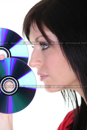 a brunette woman and discs. Стоковое фото, агентство Ingram Publishing / Фотобанк Лори