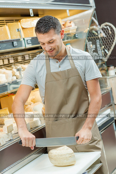a cheese shop worker at work. Стоковое фото, агентство Ingram Publishing / Фотобанк Лори