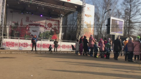 A children's holiday for the Carnival in Kuzminki Park. Russia. Moscow. 17.03.2024. Редакционное видео, видеограф Ярославский Максим / Фотобанк Лори